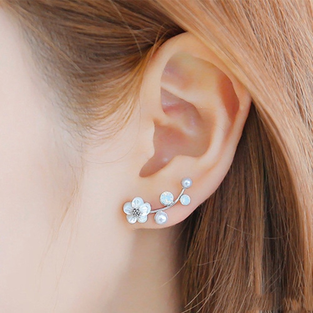 NWT🎉 Pretty Flower Shaped Earrings